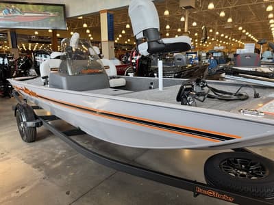 BOATZON | Tracker® Boats CLASSIC LTD 2027