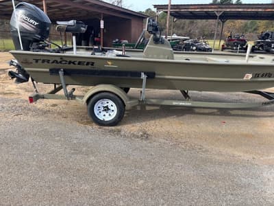 BOATZON | Tracker® Boats GRIZZLY 1754 MVX SC 2016