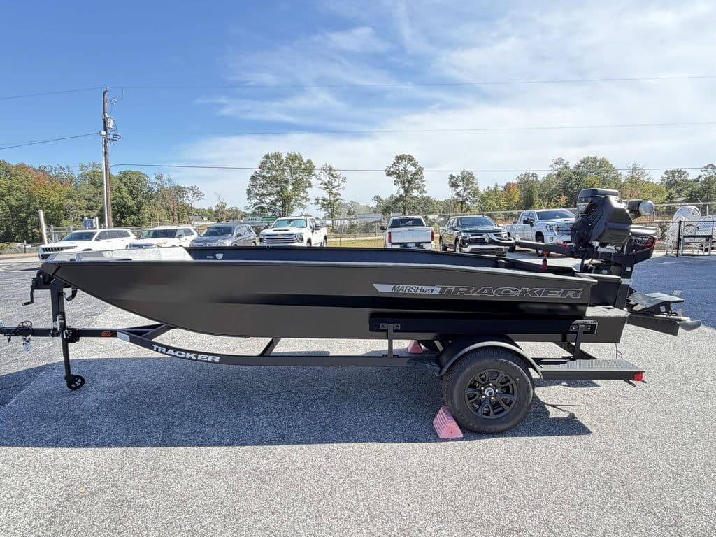 Tracker® Boats Grizzly 1756 T Marsh  Blackout Edition 2027