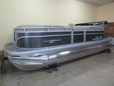 BOATZON | Tracker® Boats Party Barge 20 2025