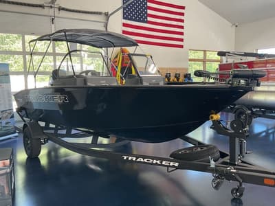 BOATZON | Tracker® Boats PG V175 CB 2027