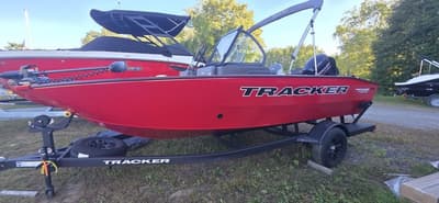 BOATZON | Tracker® Boats PG V175 CB 2027
