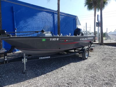 BOATZON | Tracker® Boats Pro Guide V16 SC 2017