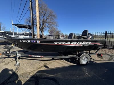 BOATZON | Tracker® Boats PRO Guide V16 SC 2021