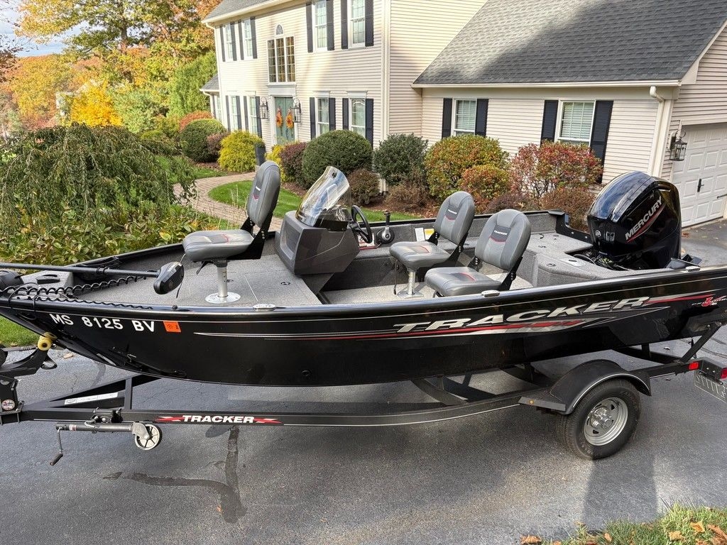 2023 Tracker® Boats PRO GUIDE V16 SC - Sold Boat