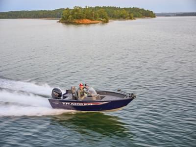 BOATZON | Tracker® Boats Pro Guide V16 SC 2026