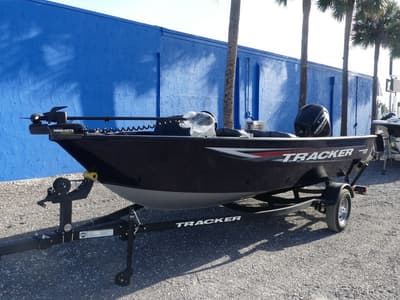 BOATZON | Tracker® Boats Pro Guide V16 SC 2026