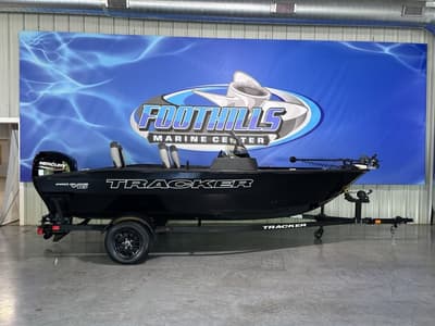 BOATZON | Tracker® Boats Pro Guide V16 SC 2027