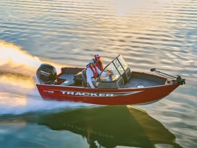 BOATZON | Tracker® Boats Pro Guide V16 WT 2026