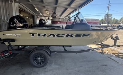BOATZON | Tracker® Boats Pro Guide V16 WT 2027