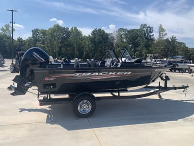 BOATZON | Tracker® Boats Pro Guide V175 Combo 2022