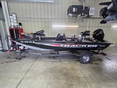 BOATZON | Tracker® Boats Pro Team 175 2025 BOATZON | Tracker® Boats Pro Team 175 2025