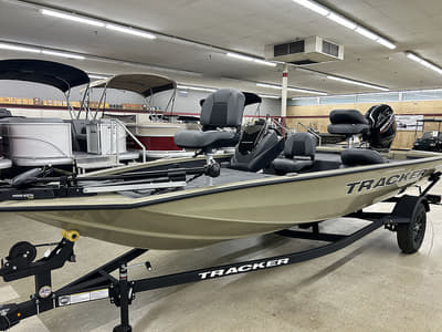 BOATZON | Tracker® Boats Pro Team 175 Crappie Edition 2026