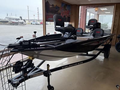 BOATZON | Tracker® Boats PT 175TF 2026