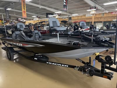 BOATZON | Tracker® Boats PT 190TX 2026
