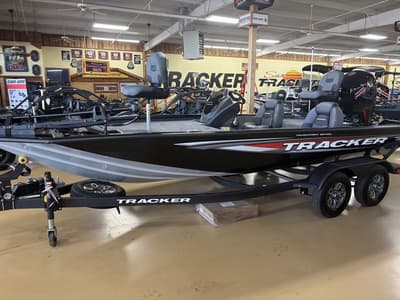 BOATZON | Tracker® Boats PT 195TX 2026