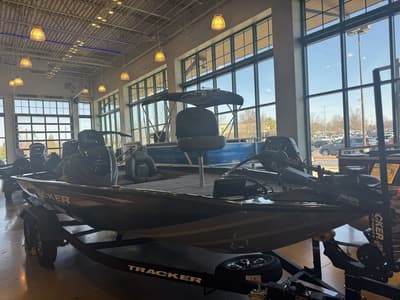 BOATZON | Tracker® Boats PT 195TX 2026