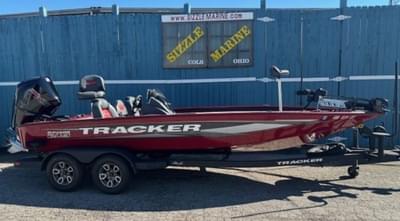 BOATZON | Tracker® Boats SAVAGE 215 2025