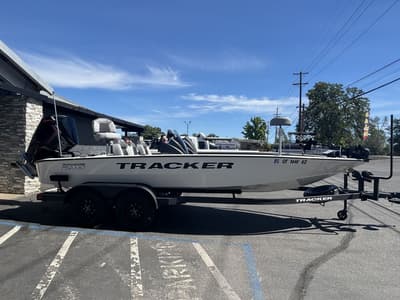 BOATZON | Tracker® Boats Savage 215 2026