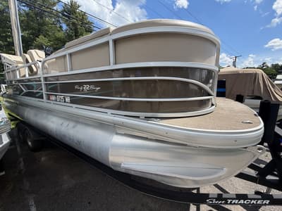 BOATZON | Tracker® Boats Sun Tracker DLX22 2019