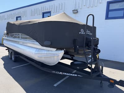 BOATZON | Tracker® Boats SUNTRACKER FISHIN BARGE 22 DLX 2023