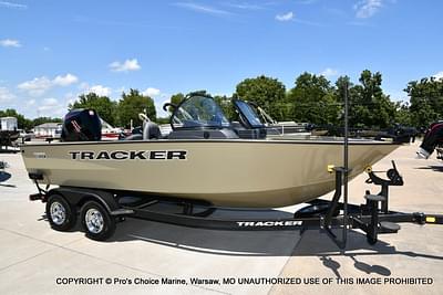 BOATZON | Tracker Targa V19 WalkThru w225HP ProXS 2026 BOATZON | Tracker Targa V19 WalkThru w225HP ProXS 2026