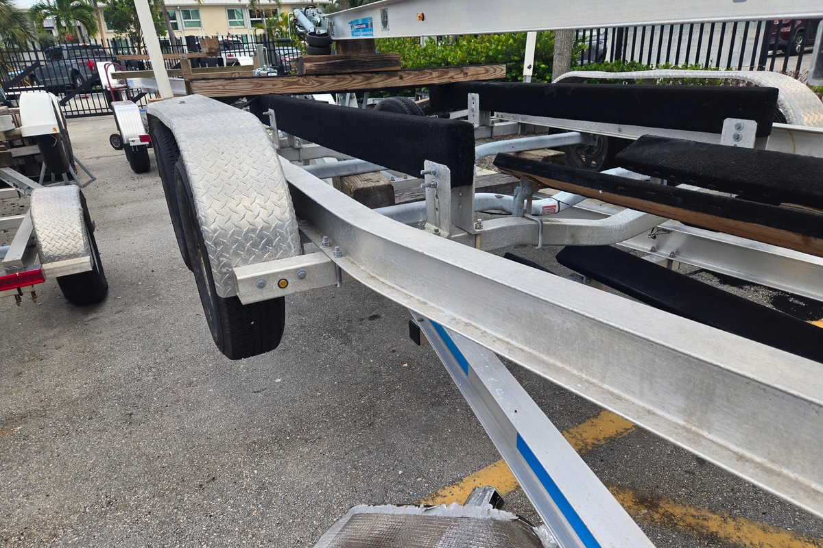 2015 Trailer 2022 Tandem - Sold Boat