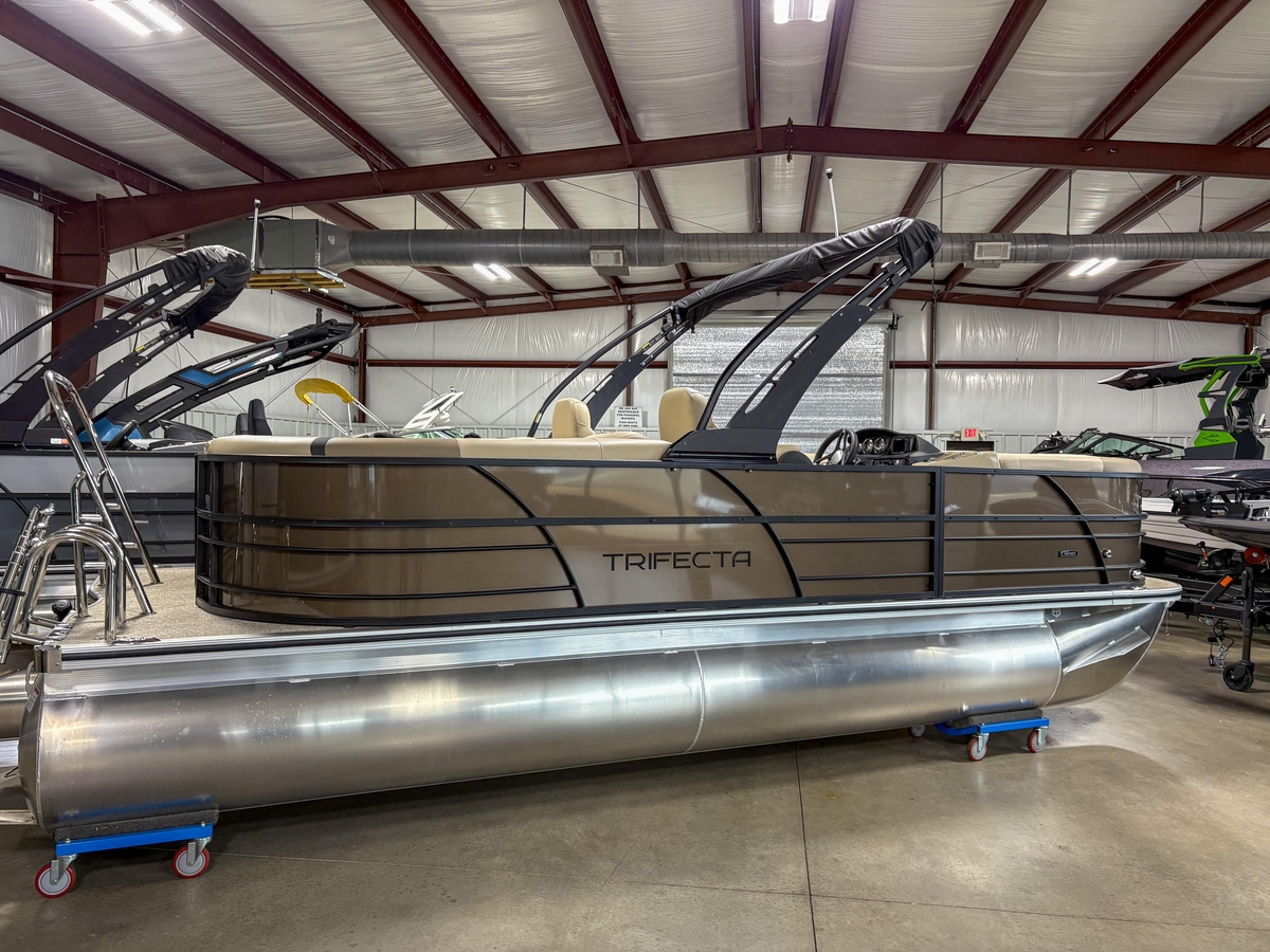 2025 Trifecta 22 RF CS Arch - Sold Boat