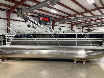 BOATZON | Trifecta 22 RF LE 2025