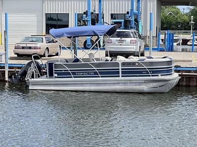 BOATZON | Trifecta 22RF LE 275 2022 BOATZON | Trifecta 22RF LE 275 2022