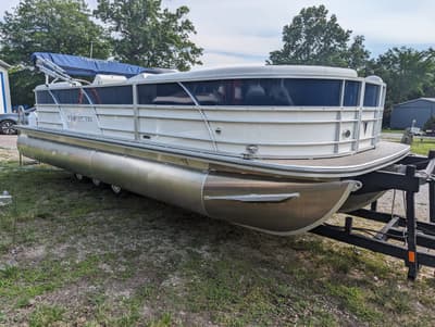 BOATZON | Trifecta 24 C Series RF White  Blue with Mercury 250 Outboard Engine 2023