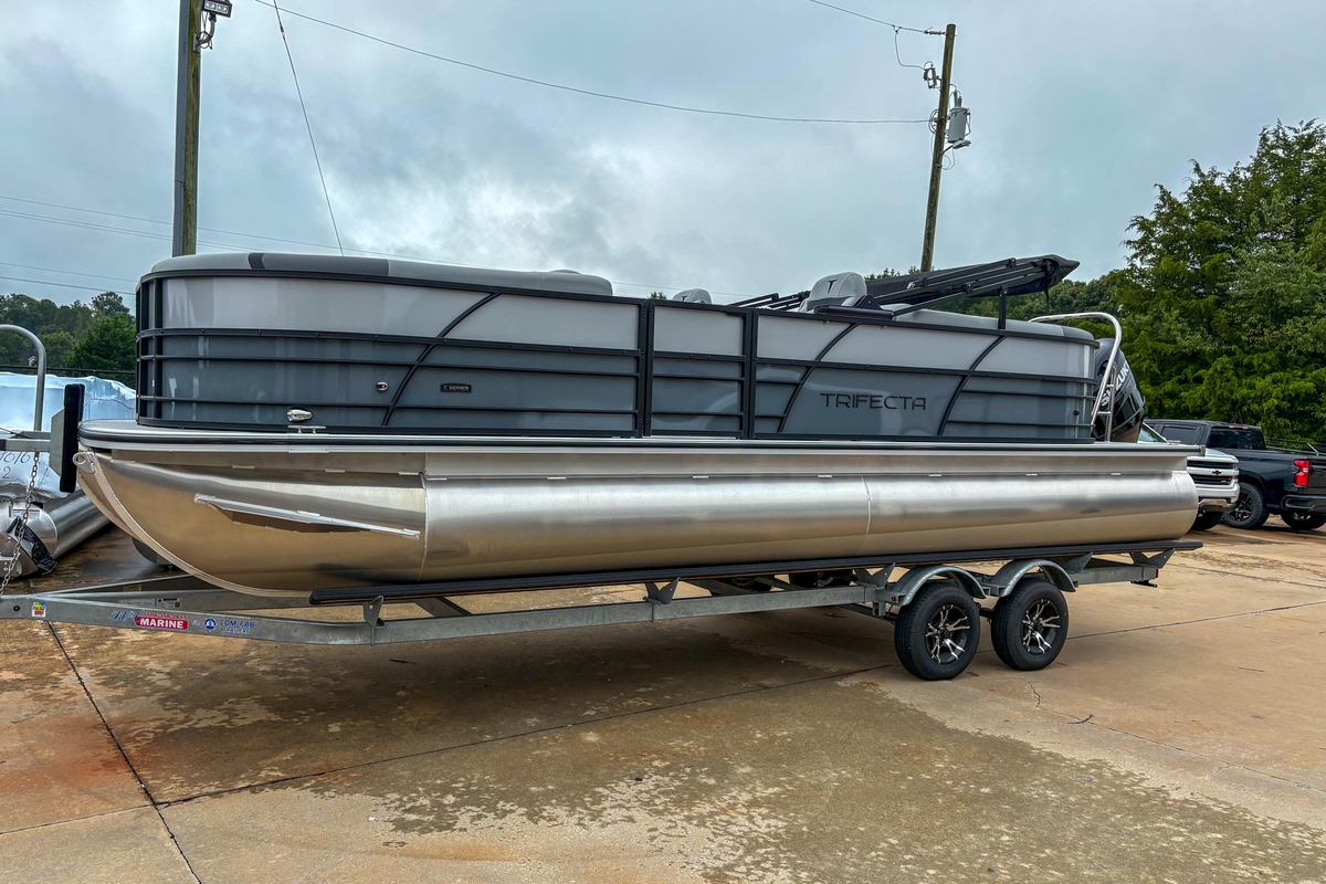 2025 Trifecta 24 RF CS - Sold Boat
