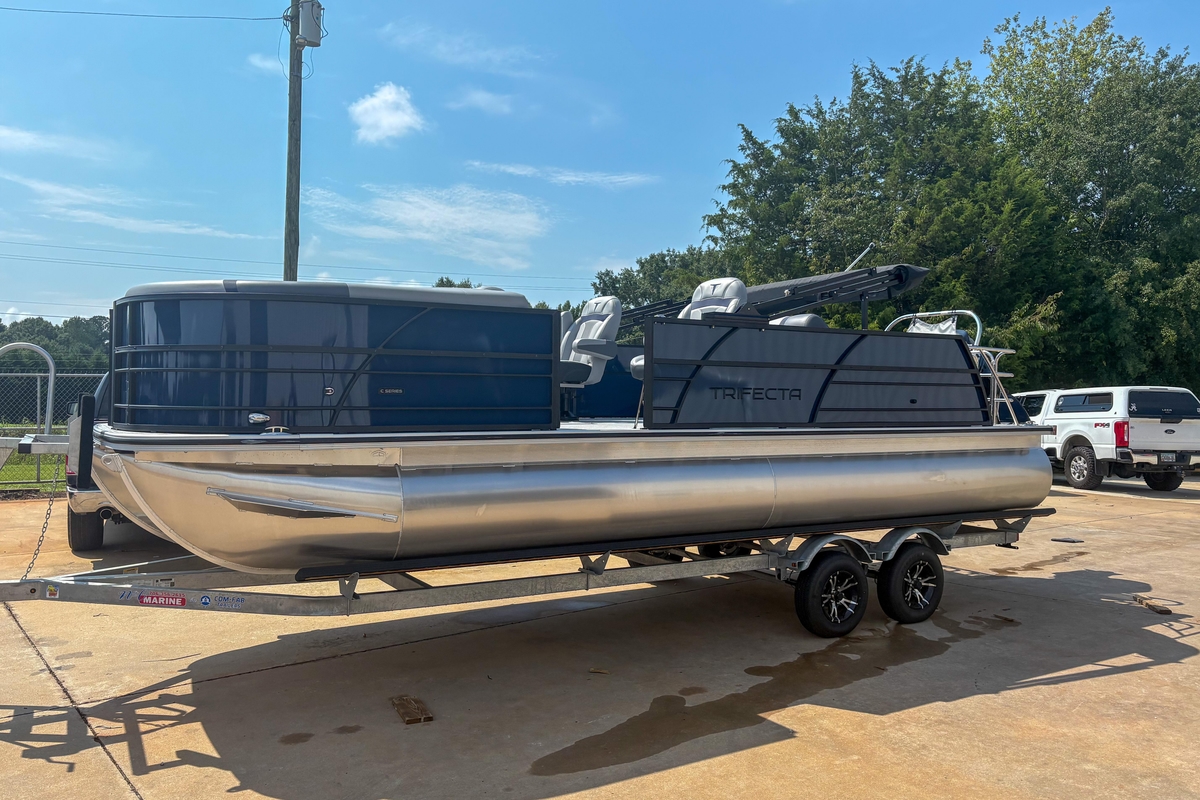 2025 Trifecta 24 UL CS - Sold Boat