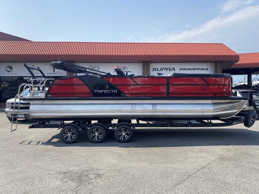 2023 Trifecta 25SB2 SS 30 - Sold Boat