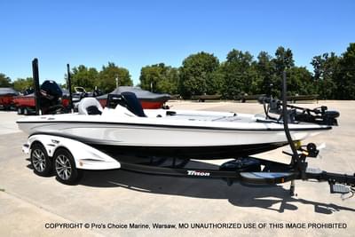 BOATZON | Triton 20XP Patriot Traction Mat Interior 2023 BOATZON | Triton 20XP Patriot Traction Mat Interior 2023