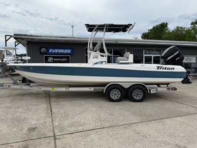 BOATZON | Triton 240 LTS Pro 2010