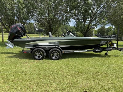 BOATZON | Triton Boats 20XP Patriot 2026 BOATZON | Triton Boats 20XP Patriot 2026