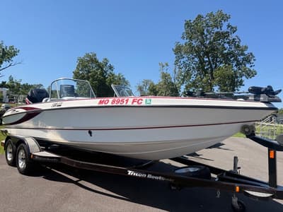 BOATZON | Triton Boats 21 Walleye 2004