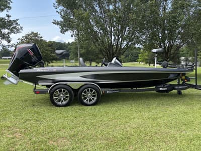 BOATZON | Triton Boats 21XP Patriot 2026