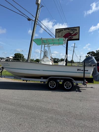 BOATZON | Triton Boats 22 svdv 1997