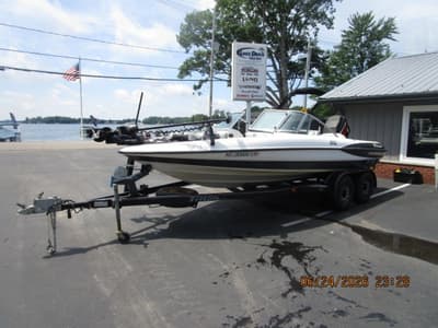 BOATZON | TRITON SF19 SPORT 2000