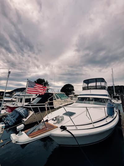 BOATZON | Trojan International 108 Meter Sedan 1987