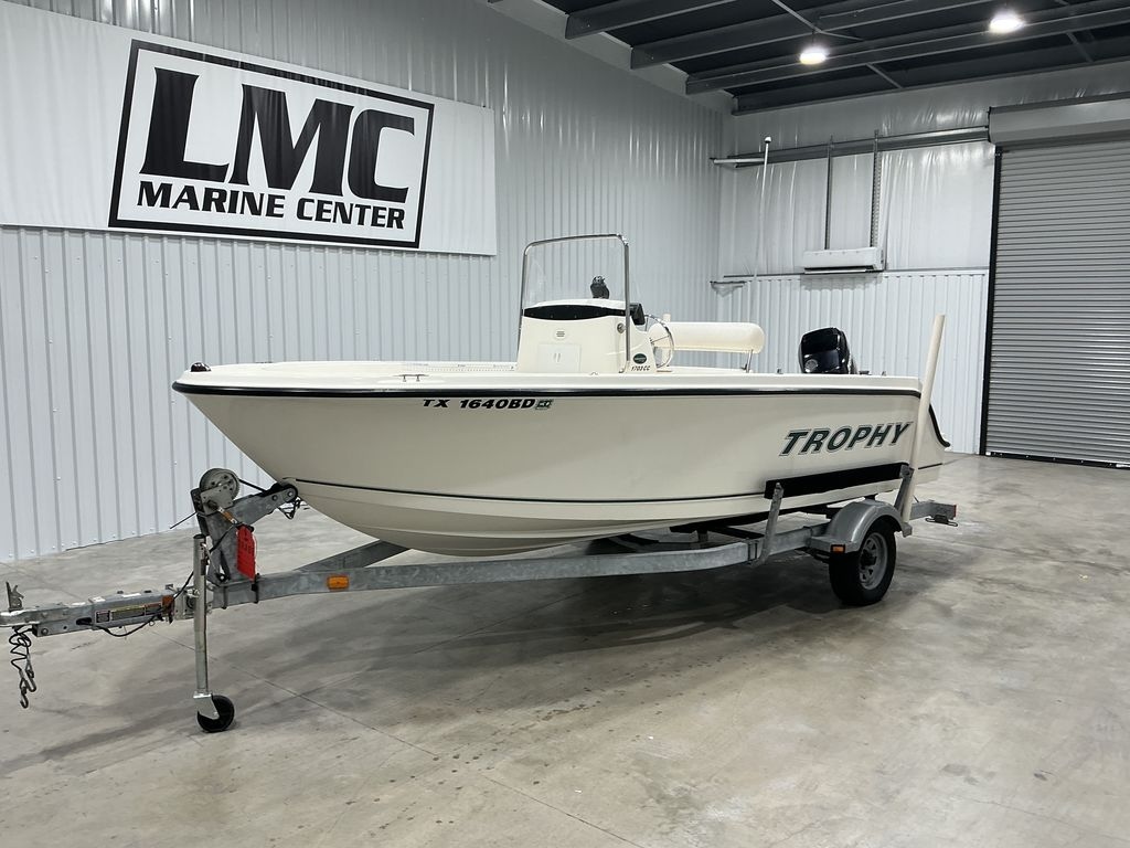 2010 TROPHY 1703 CC - Sold Boat