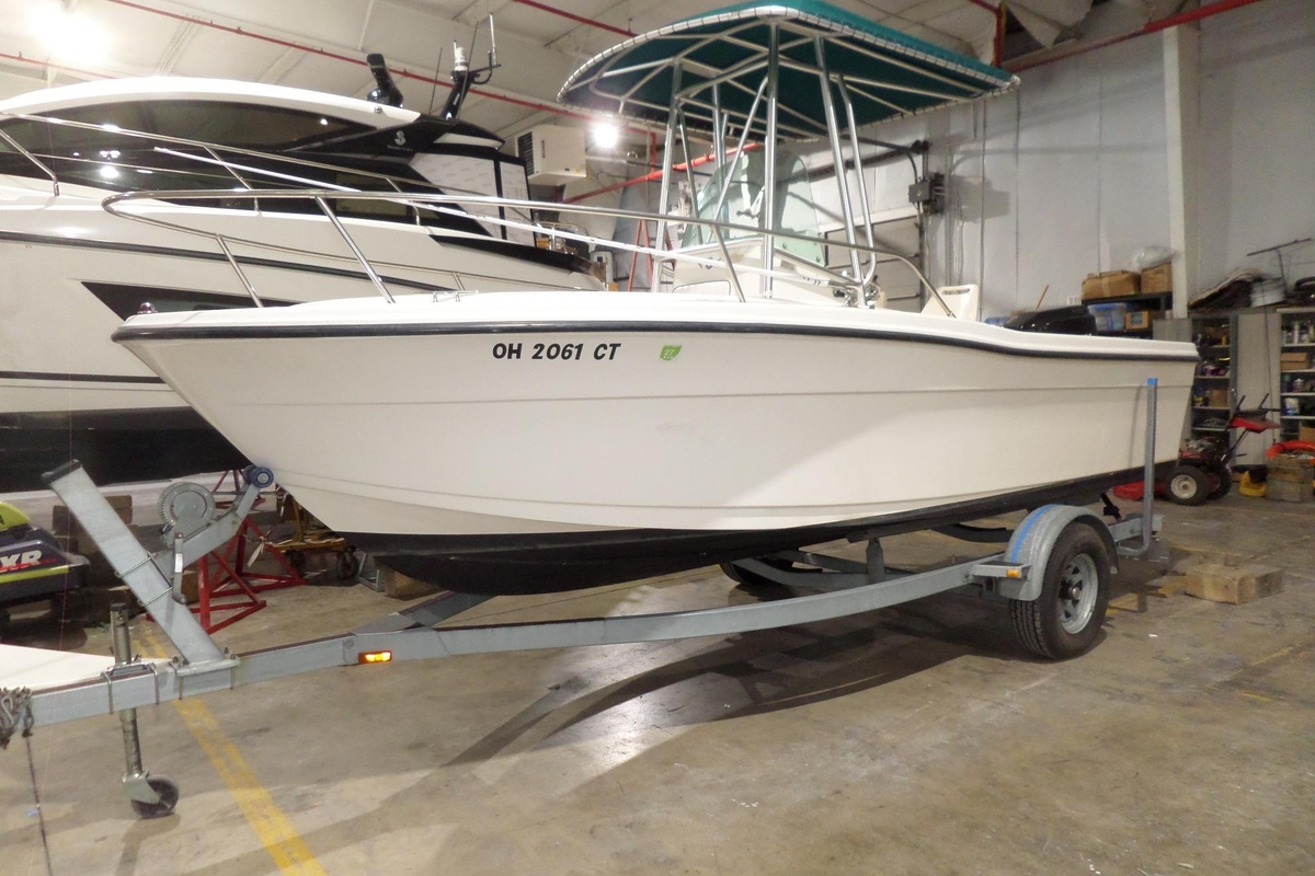 2000 Trophy 1903 FK - Sold Boat