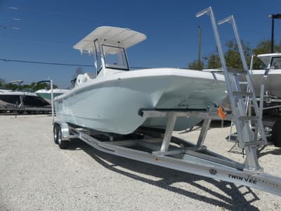 BOATZON | TWIN VEE 220 BAYCAT 2026 BOATZON | TWIN VEE 220 BAYCAT 2026