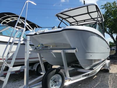 BOATZON | TWIN VEE 240 DCGFX 2026
