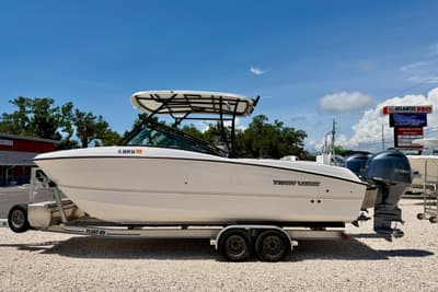 BOATZON | Twin Vee 240 GFX DC 2021