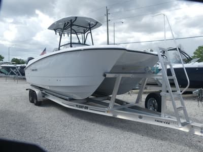 BOATZON | TWIN VEE 240 GFX2 2026