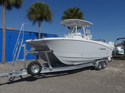 BOATZON | TWIN VEE 240 GFX2 2026