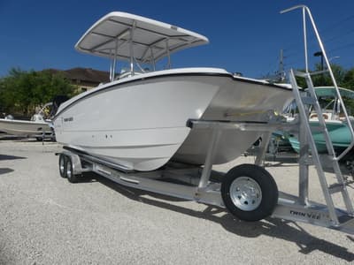 BOATZON | TWIN VEE 240 STX 2026